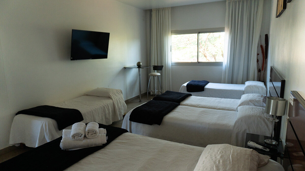 bedroom, room, interior, furniture, home, house, decor, bed, lamp, modern, pillow, table, sofa, comfortable, living, luxury, hotel, apartment, design, floor, decoration, wood