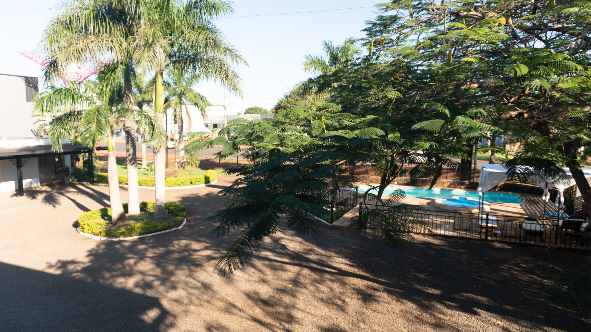 Tree, Plants, Residential area, Resort, Shade, Eco hotel, Hacienda, Woody plant, Palm trees, Landscaping