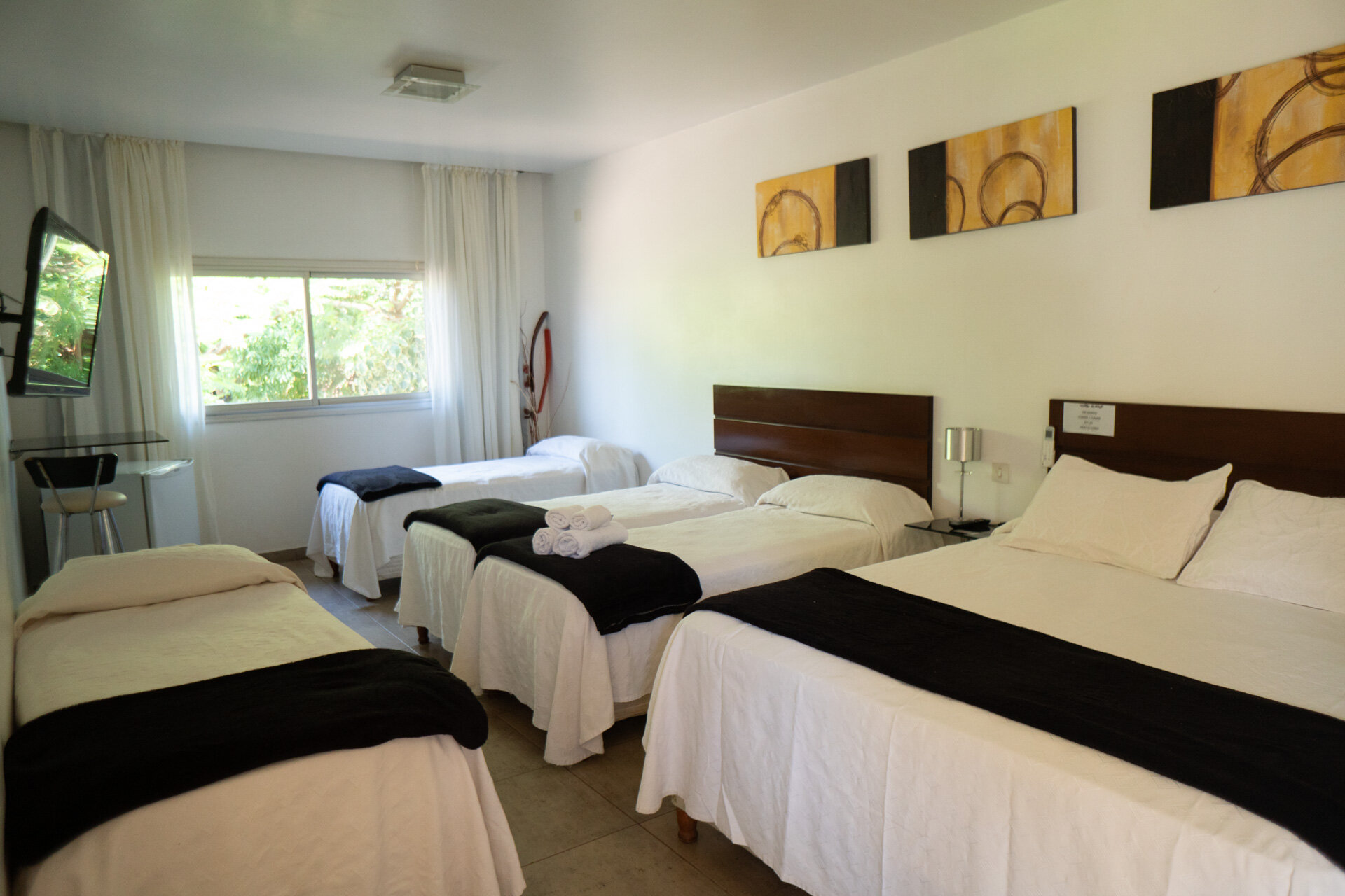 bedroom, room, interior, furniture, house, home, lamp, decor, sofa, table, living, modern, comfortable, apartment, floor, luxury, pillow, design, bed, window, light, hotel, wood