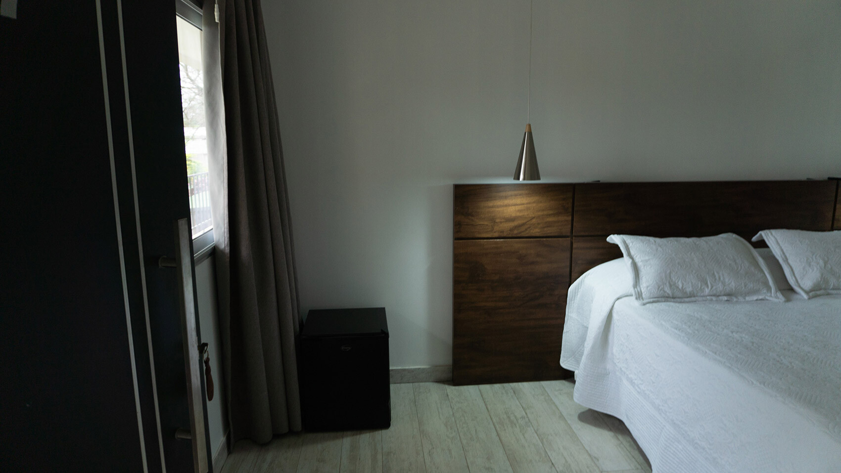 LÃ¡mpara, sala de, muebles, LÃ¡mpara de pie, interior, dormitorio, Inicio, Casa, objetos de decoraciÃ³n, decoraciÃ³n, moderno, sofÃ¡, lujo, vida, cÃ³modo, piso, almohada, tabla, Apartamento, cama, diseÃ±o, madera, Hotel, relajarse, ventana, luz