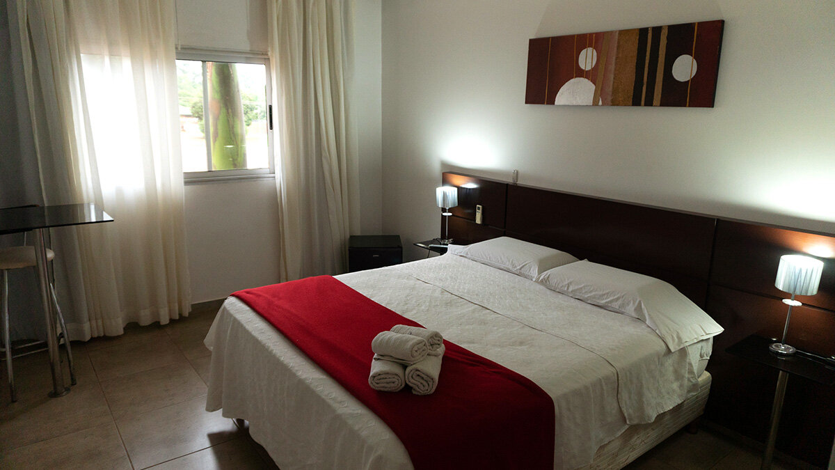 bedroom, room, interior, bed, furniture, pillow, house, home, hotel, lamp, luxury, modern, relax, decor, table, apartment, comfortable, rest, sleep, sofa, floor