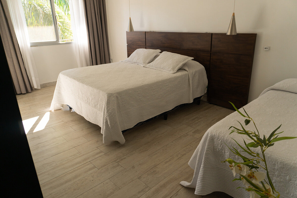 room, furniture, interior, bedroom, home, lamp, seat, sofa, decor, house, pillow, comfortable, modern, table, apartment, bed, luxury, living, rest, design, hotel, floor, relax, style, decoration, indoors